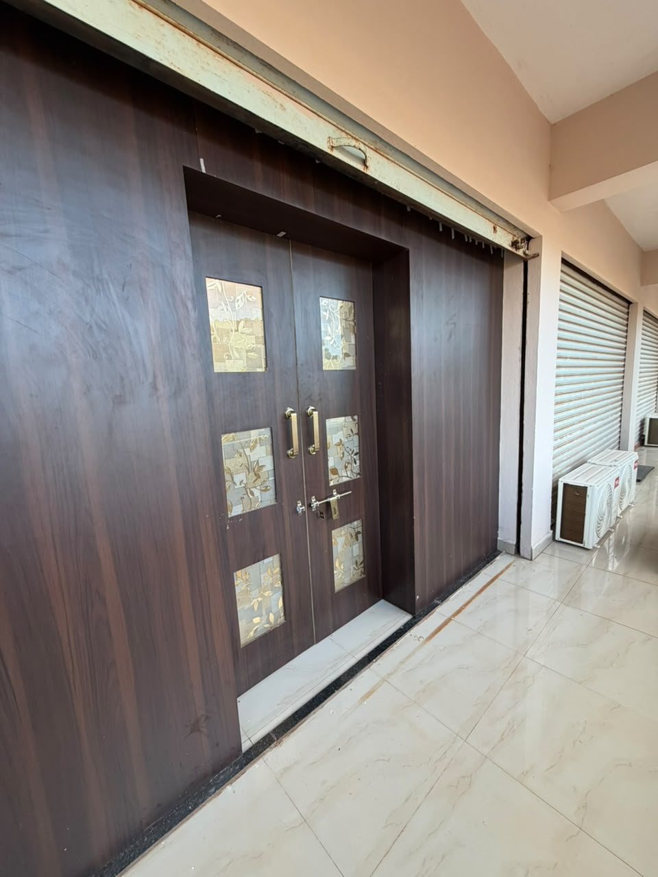 Walnut Spa Entrance, 1st Floor Above HP Gas
